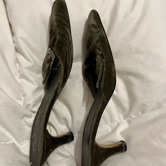 Green velvet slides - Picture 2 of 4